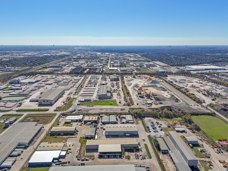 More Photos Of 6754-6758 Northwinds Dr, Houston Warehouse For Sale