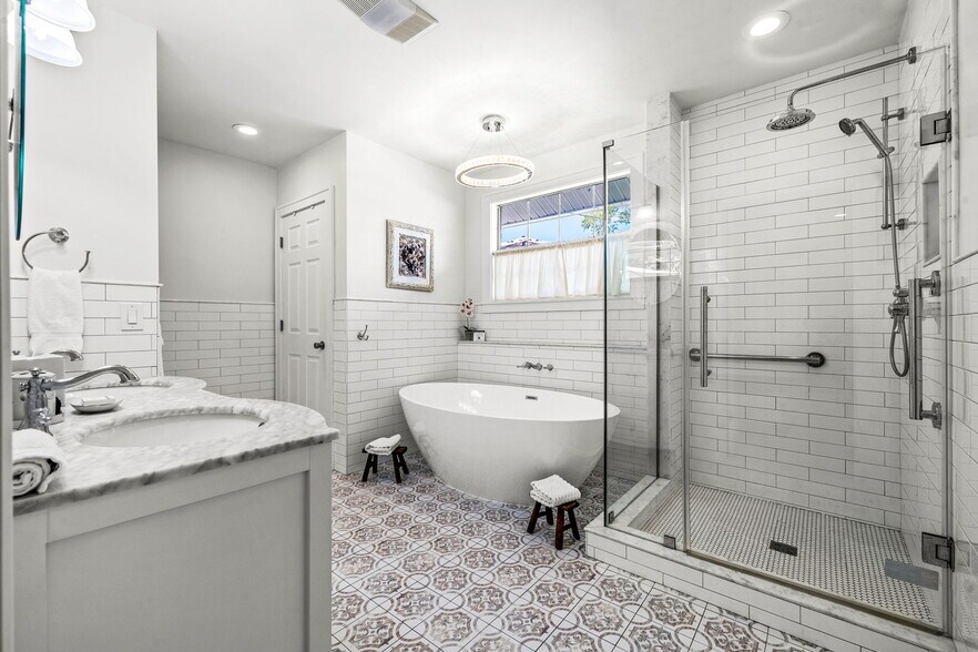 More Photos Of 2801 7th Ave N, Saint Petersburg Hospitality For Sale