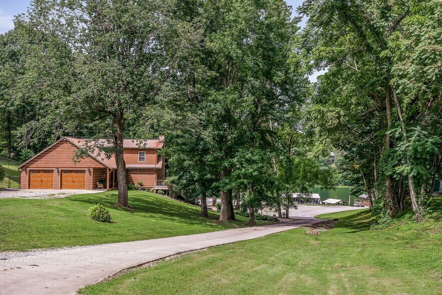 More Photos Of 1967 Rock Island Rd, Rock Island Marina For Sale