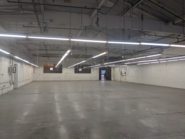 More Photos Of 3850 Broadway Pl, Los Angeles Warehouse For Lease