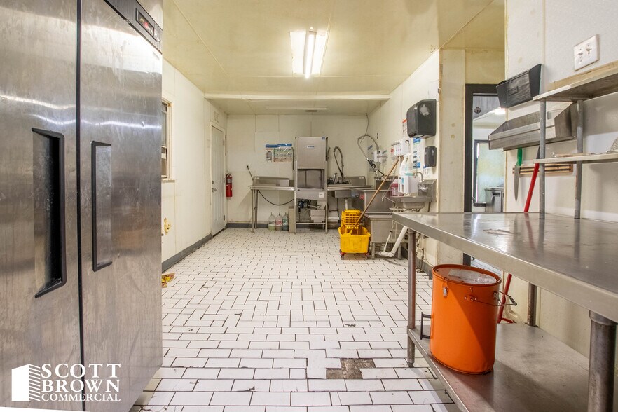 More Photos Of 424 Bryan St, Denton Restaurant For Sale