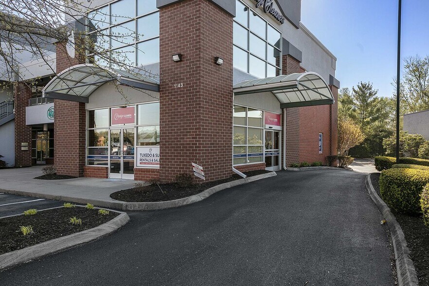 More Photos Of 1143 Oak Ridge Tpke, Oak Ridge Restaurant For Sale