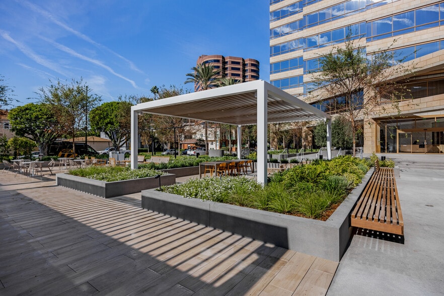 More Photos Of 3400 W Riverside Dr, Burbank Office For Lease