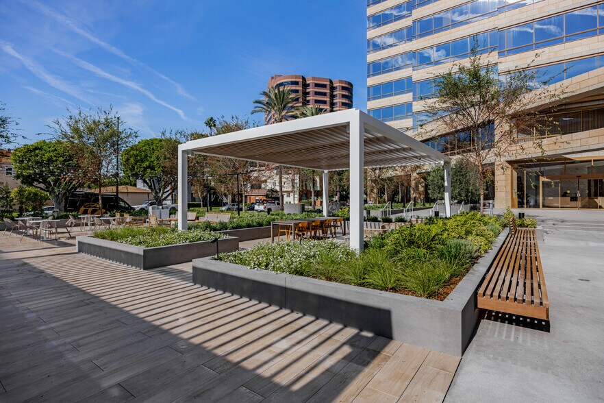 More Photos Of 3400 W Riverside Dr, Burbank Office For Lease