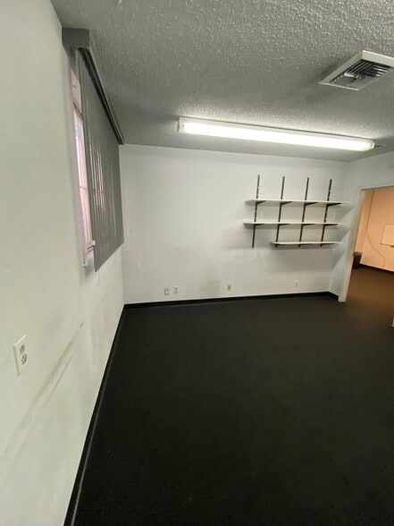 More Photos Of 1247 Brooks St, Ontario Land For Lease