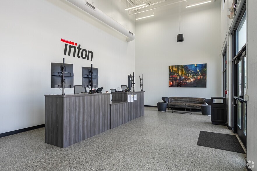 More Photos Of 525 Anderson Dr, Romeoville Warehouse For Sale