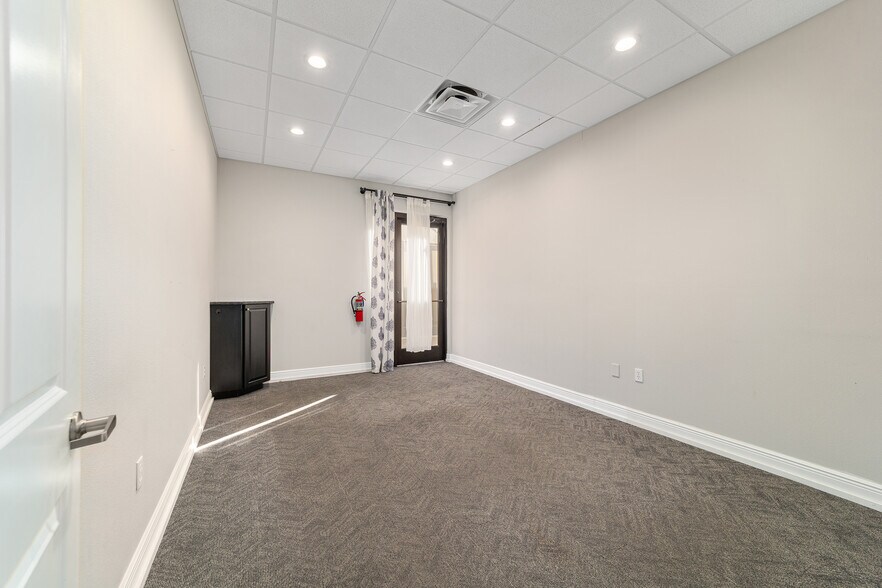 More Photos Of 809 County Road 466, The Villages Medical For Sale