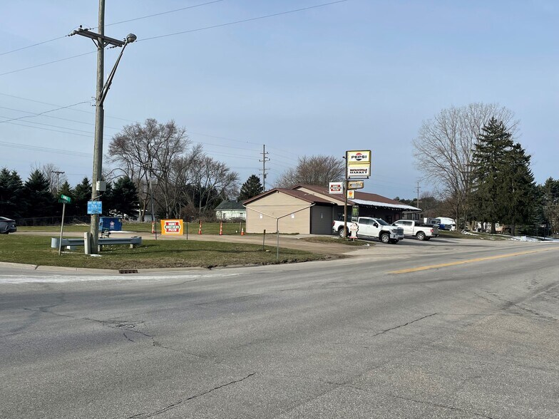 More Photos Of 4521 W Caro Rd, Vassar Convenience Store For Sale