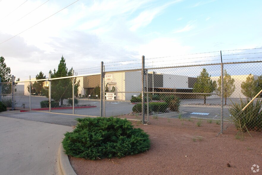 More Photos Of 12100 Esther Lama Dr, El Paso Warehouse For Sale