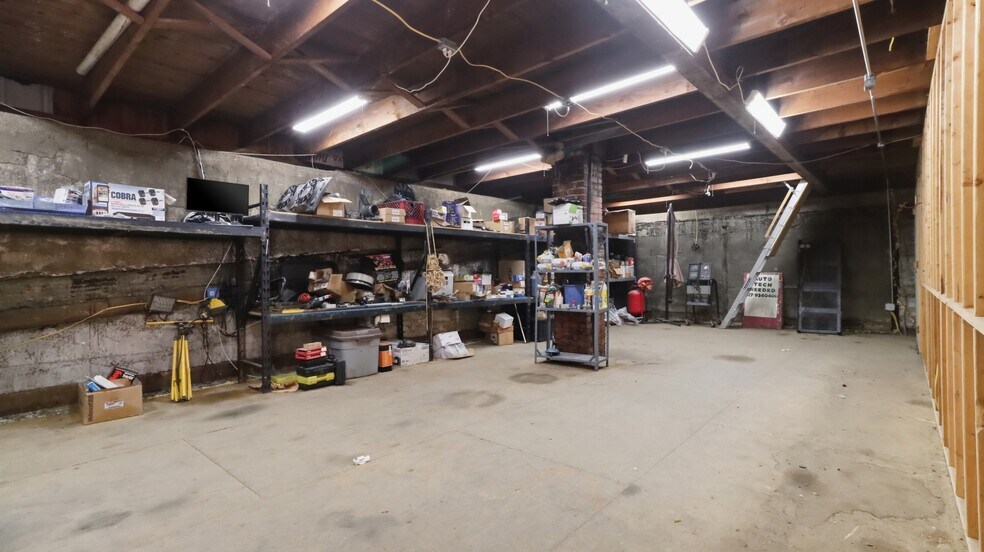 More Photos Of 301 N Elm St, Mountain View Auto Salvage Facility For Sale