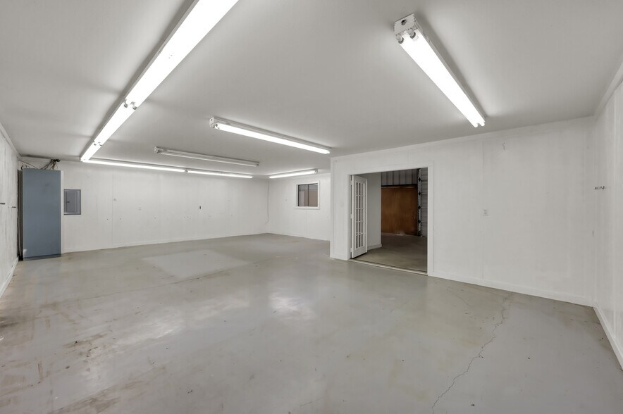 More Photos Of 32219 Tamina Rd, Magnolia Distribution For Lease