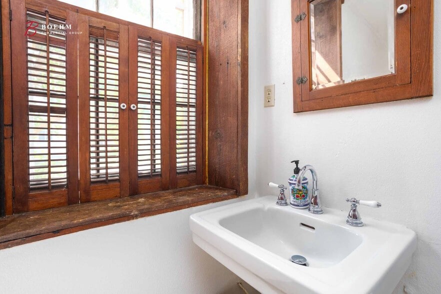 More Photos Of 514 Paris St, Castroville Storefront Retail Office For Sale