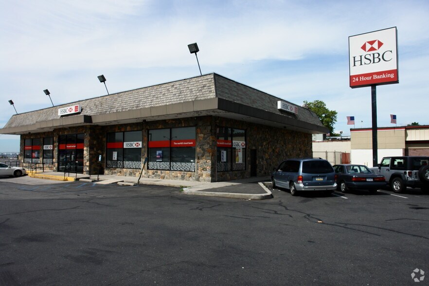 More Photos Of 8973 Bay Pkwy, Brooklyn Unknown For Lease