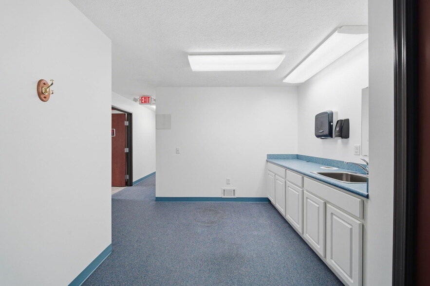 More Photos Of 3165 County Farm Rd, Jackson Storefront Retail Office For Sale