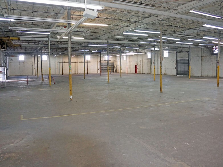 More Photos Of 3690 NW 52nd St, Miami Warehouse For Lease