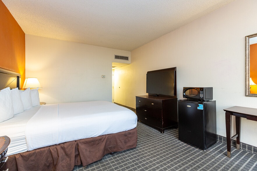 More Photos Of 150 Hegenberger Rd, Oakland Hotel For Sale