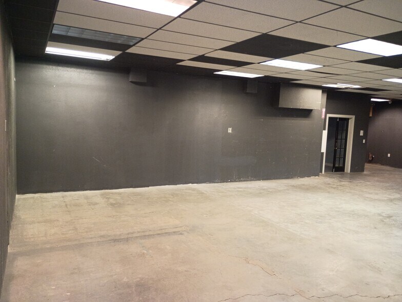 More Photos Of 5740 Logan St, Denver Warehouse For Lease