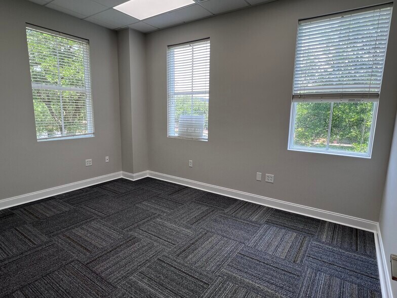 More Photos Of 234 Seven Farms Dr, Daniel Island Loft Creative Space For Lease