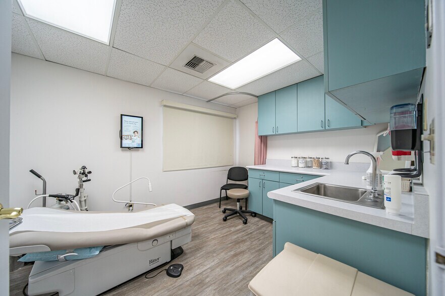 More Photos Of 315 E Route 66, Glendora Healthcare For Lease