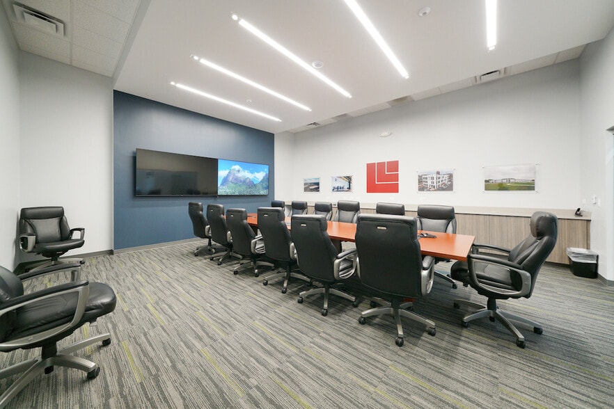 More Photos Of 4348 Statesville Rd, Charlotte Flex For Lease