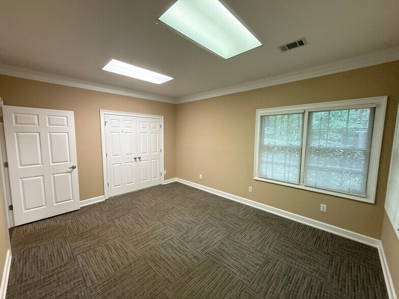 More Photos Of 500 Sun Valley Dr, Roswell Office For Sale