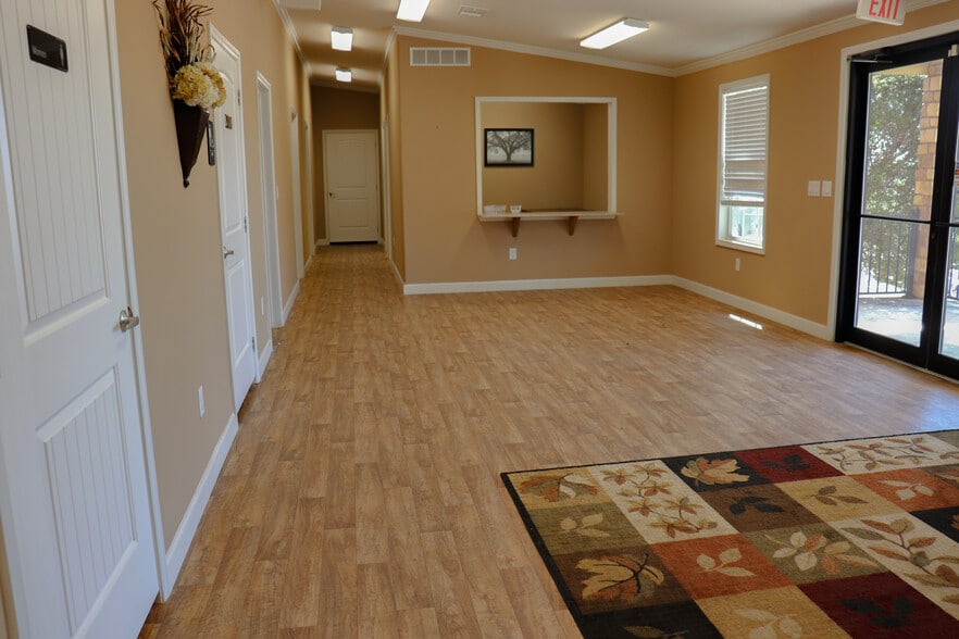 More Photos Of 601 Old Base Rd, Aurora Religious Facility For Lease