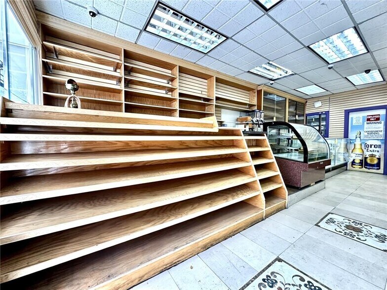 More Photos Of 432 4th Ave, Brooklyn Storefront Retail Residential For Sale