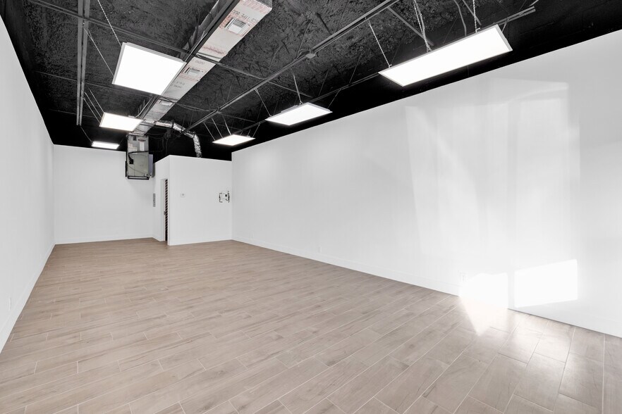More Photos Of 1120 Sunset Strip, Sunrise Freestanding For Lease