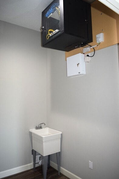 More Photos Of 1000 Broadway St, Pearland Office For Sale