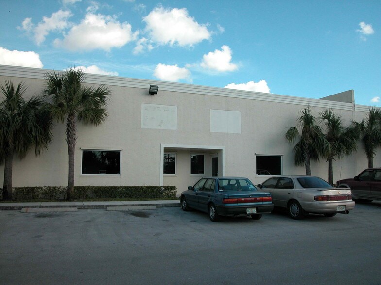 More Photos Of 352 Tall Pines Rd, West Palm Beach Warehouse For Lease