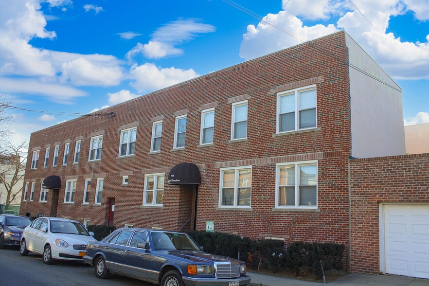 Primary Photo Of 1110 Lydig Ave, Bronx Apartments For Sale