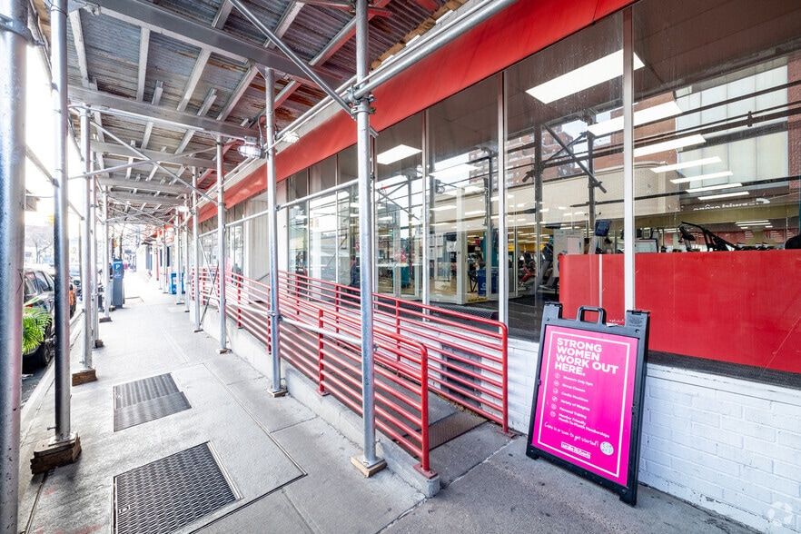 More Photos Of 70-20 Austin St, Forest Hills General Retail For Lease