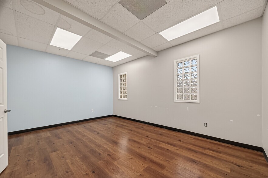 More Photos Of 2223 Dorrington St, Houston Medical For Lease