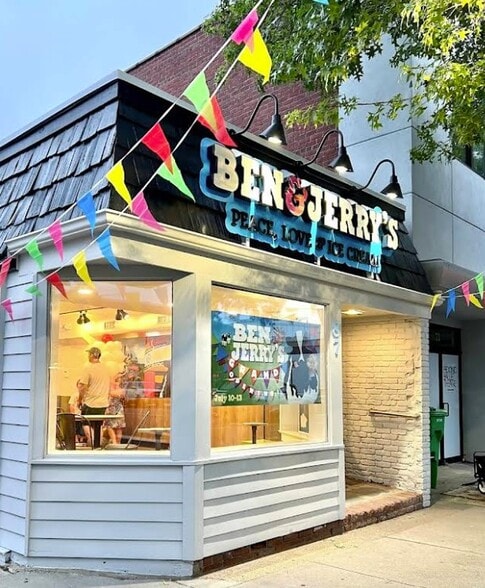 Primary Photo Of 87 E Main St, Riverhead Restaurant For Sale