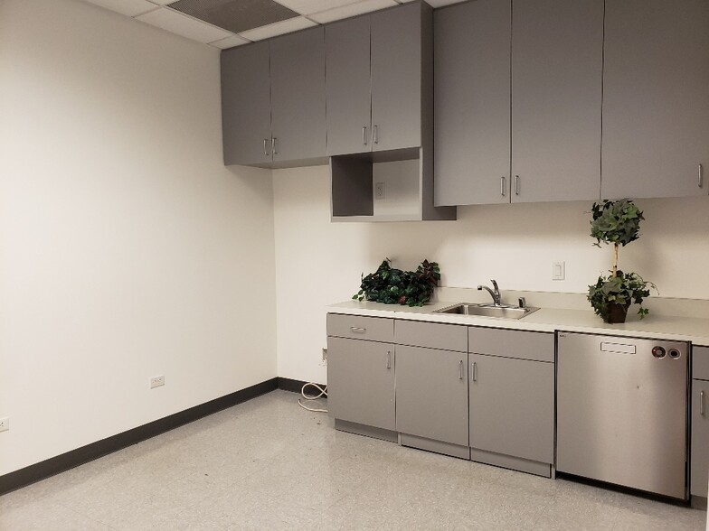 More Photos Of 4200 Concours, Ontario Office For Lease