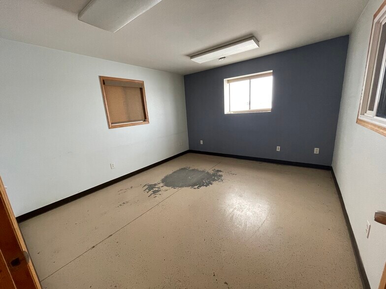 More Photos Of 3532 Hwy 58, Fairview Warehouse For Sale