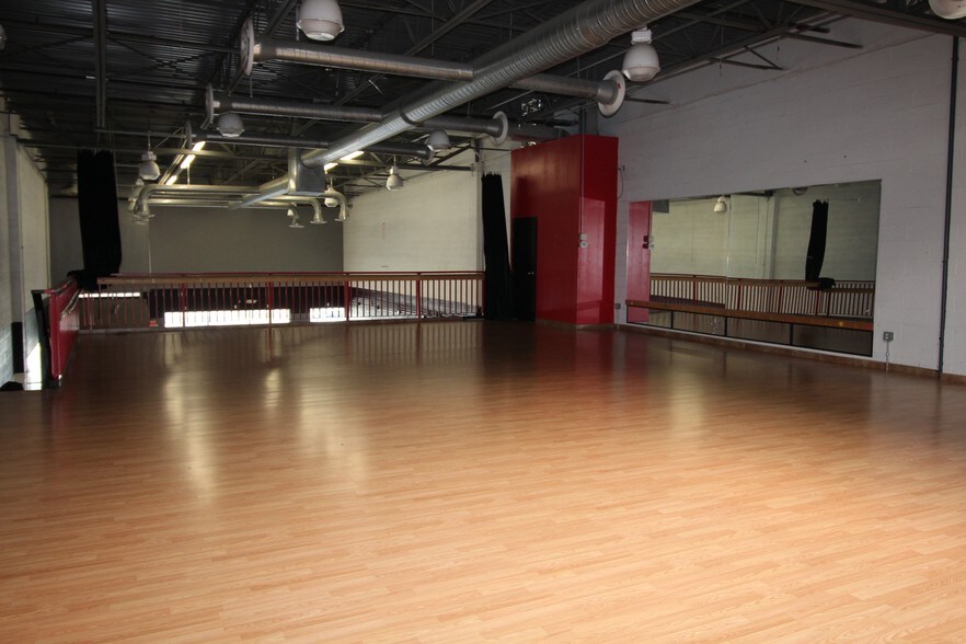 More Photos Of 3852 Dulles South Ct, Chantilly Warehouse For Lease