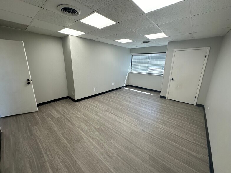 More Photos Of 6525 Midway Rd, Haltom City Warehouse For Lease