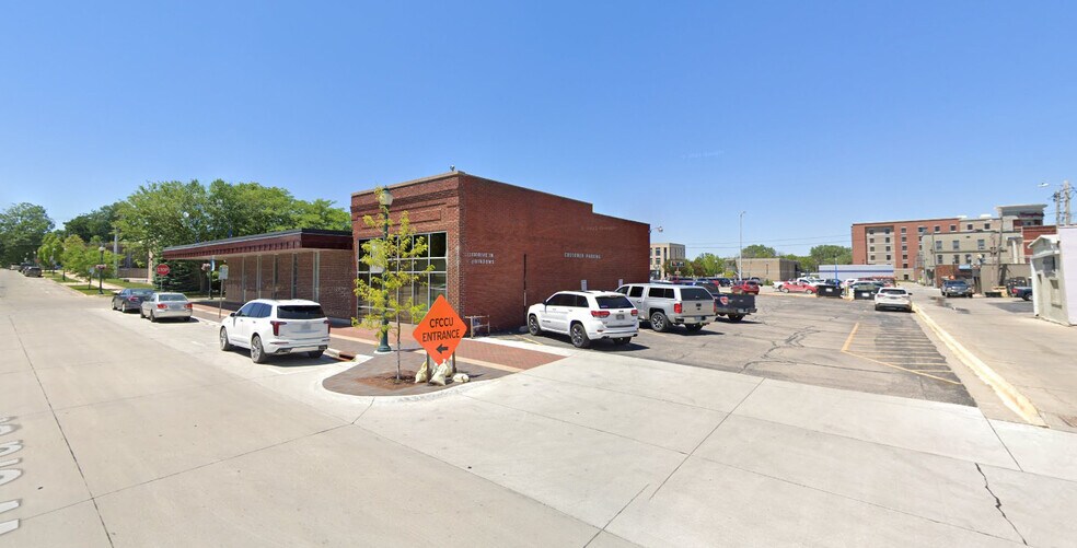 More Photos Of 222 Washington St, Cedar Falls Bank For Sale