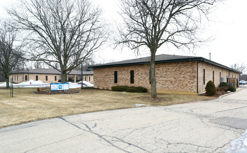 More Photos Of 850 W Bartlett Rd, Bartlett Medical For Sale