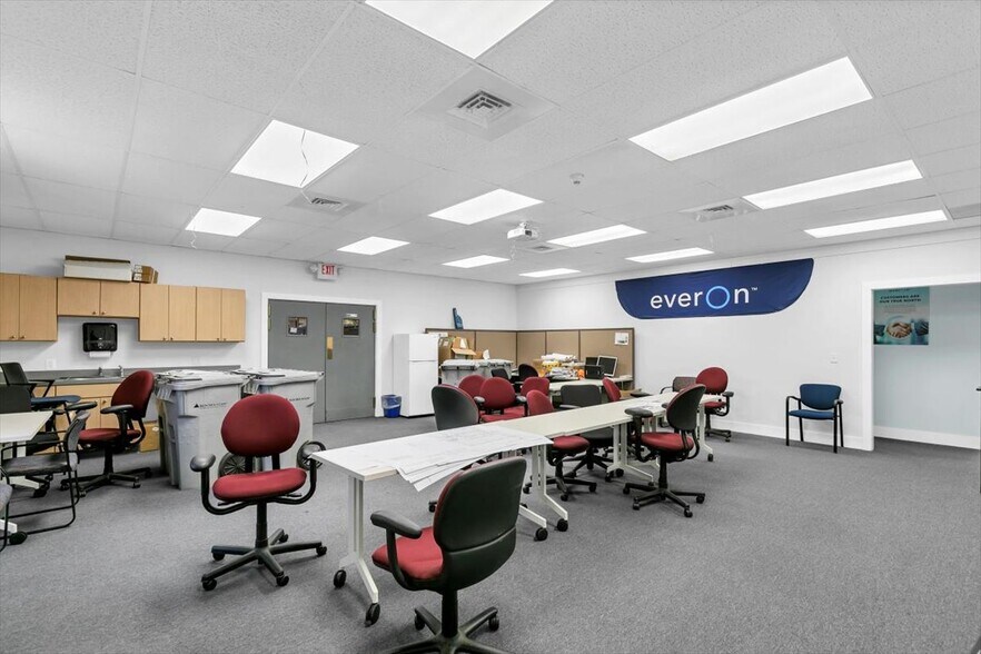 More Photos Of 118 Quinnipiac Ave, North Haven Warehouse For Lease