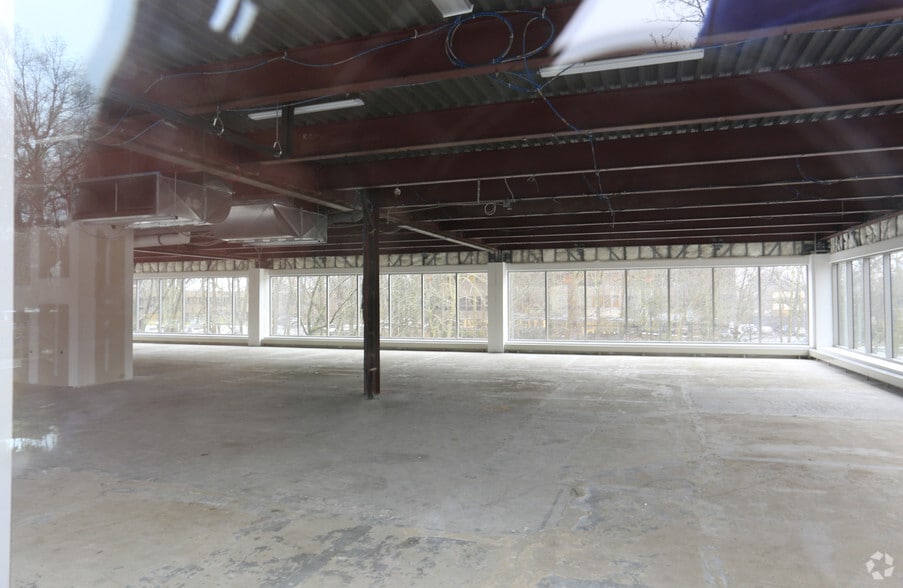 More Photos Of 1 Greenwich Office Park, Greenwich Office For Lease
