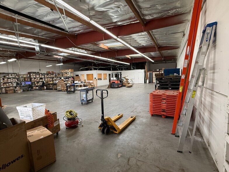 More Photos Of 13227 San Fernando Rd, Rancho Cascades Warehouse For Lease