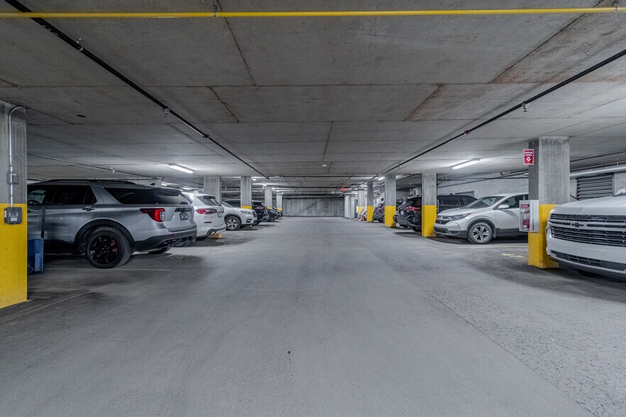 More Photos Of 3035 Av Maricourt, Québec Office For Lease