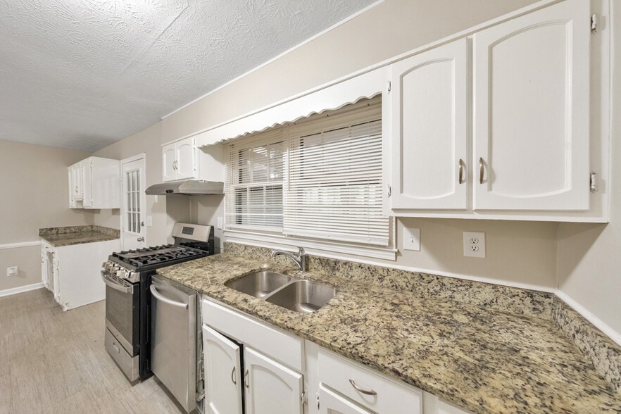 More Photos Of 2611 Golfview Ter SE, Conyers Multifamily For Sale