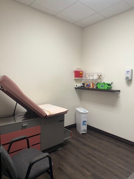 More Photos Of 4974 S Rainbow Blvd, Las Vegas Office For Sale