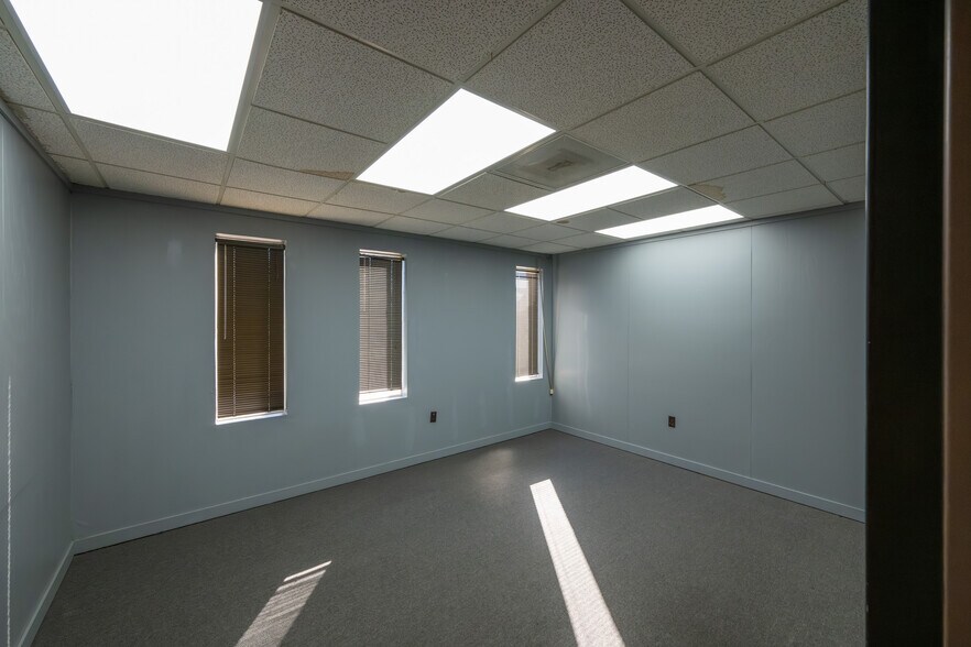 More Photos Of 802 SW A Ave, Lawton Office For Lease