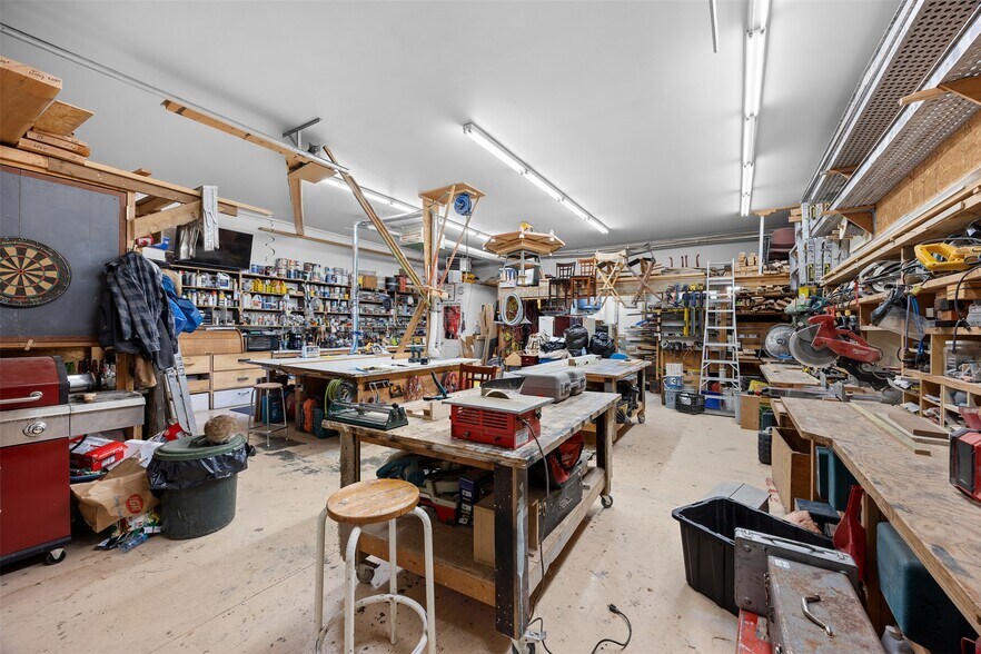 More Photos Of 9503 Cedar Av, Summerland Warehouse For Sale