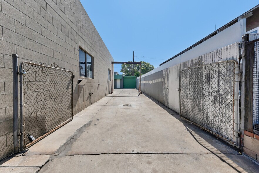 More Photos Of 11606 Inglewood Ave, Hawthorne Auto Repair For Lease