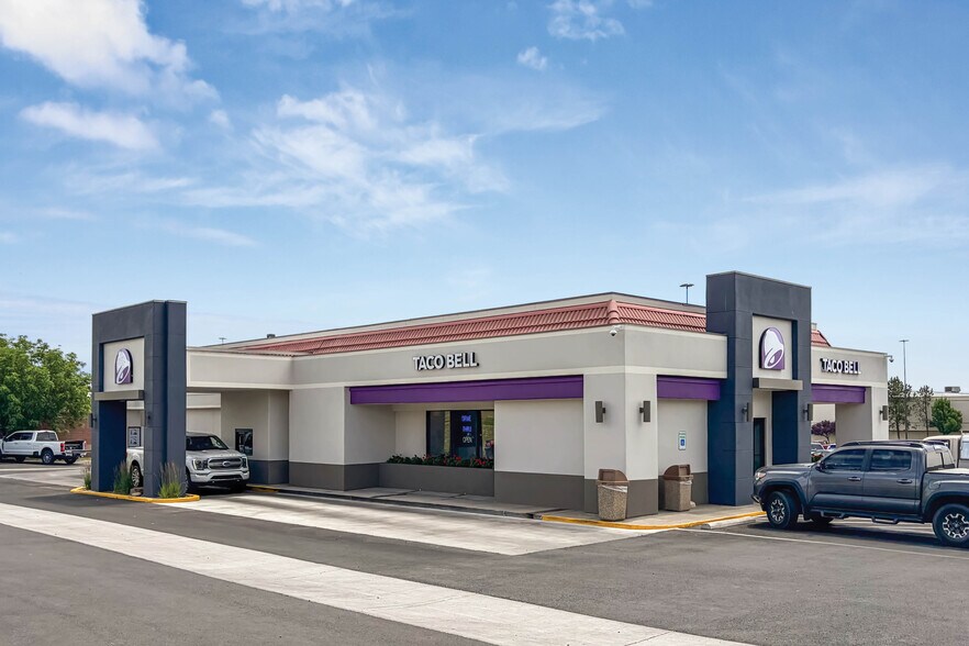 Primary Photo Of 4601 E Main St, Farmington Restaurant For Sale